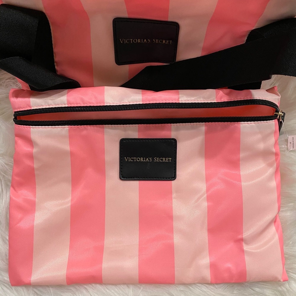🍃Victoria Secret Large Bag with matching pouch - Picture 3 of 4